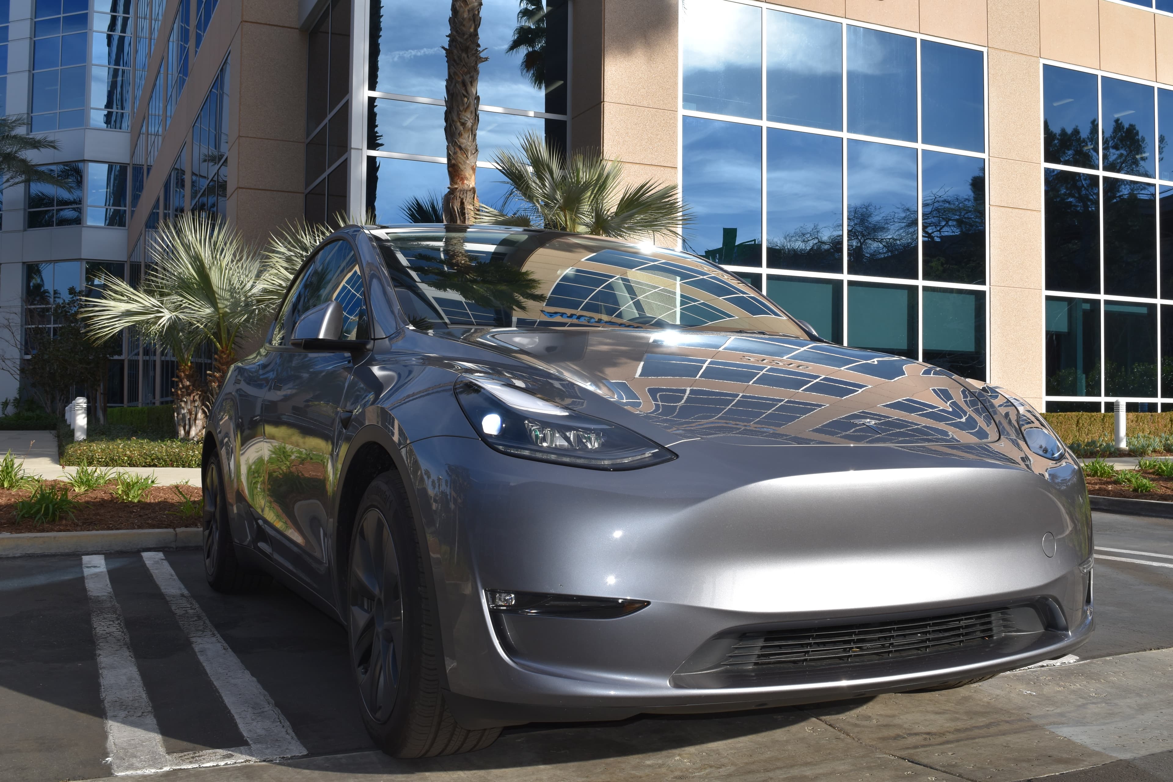 Tesla Model Y 2024
