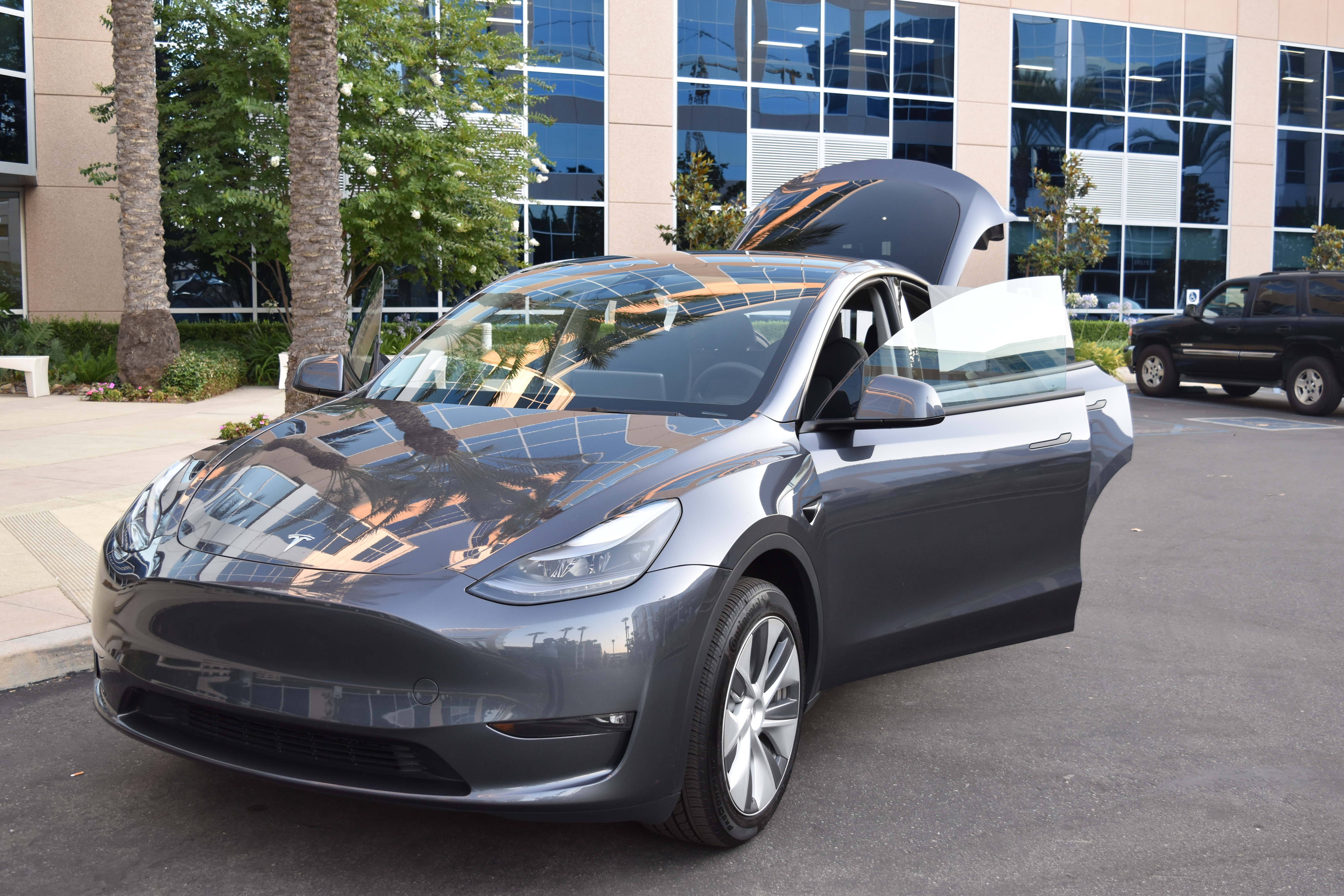 Tesla Model Y thumbnail